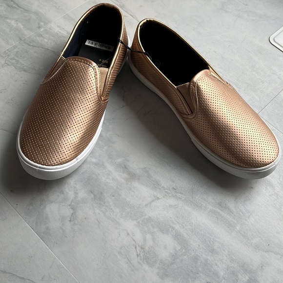 Nicole‘s boutique Shoes rose gold  flats  casual shoes  slip on sneaker
NWT Sz 6 - Picture 2 of 7